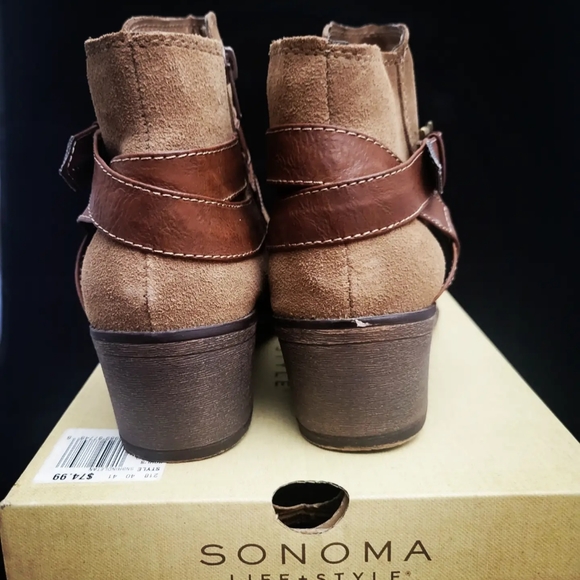 Boots - Picture 6 of 9